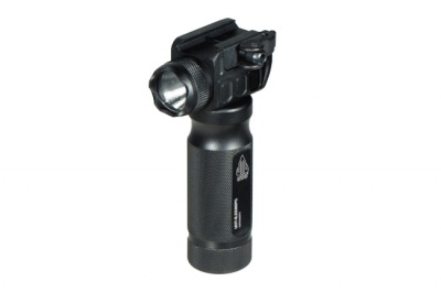 Фонарь тактический Leapers UTG Combat Operation Quick Detach Aluminum Grip Light w/Built in 26mm IRB CREE LED MNT-EL228GPQ — интернет-магазин «Комбат»