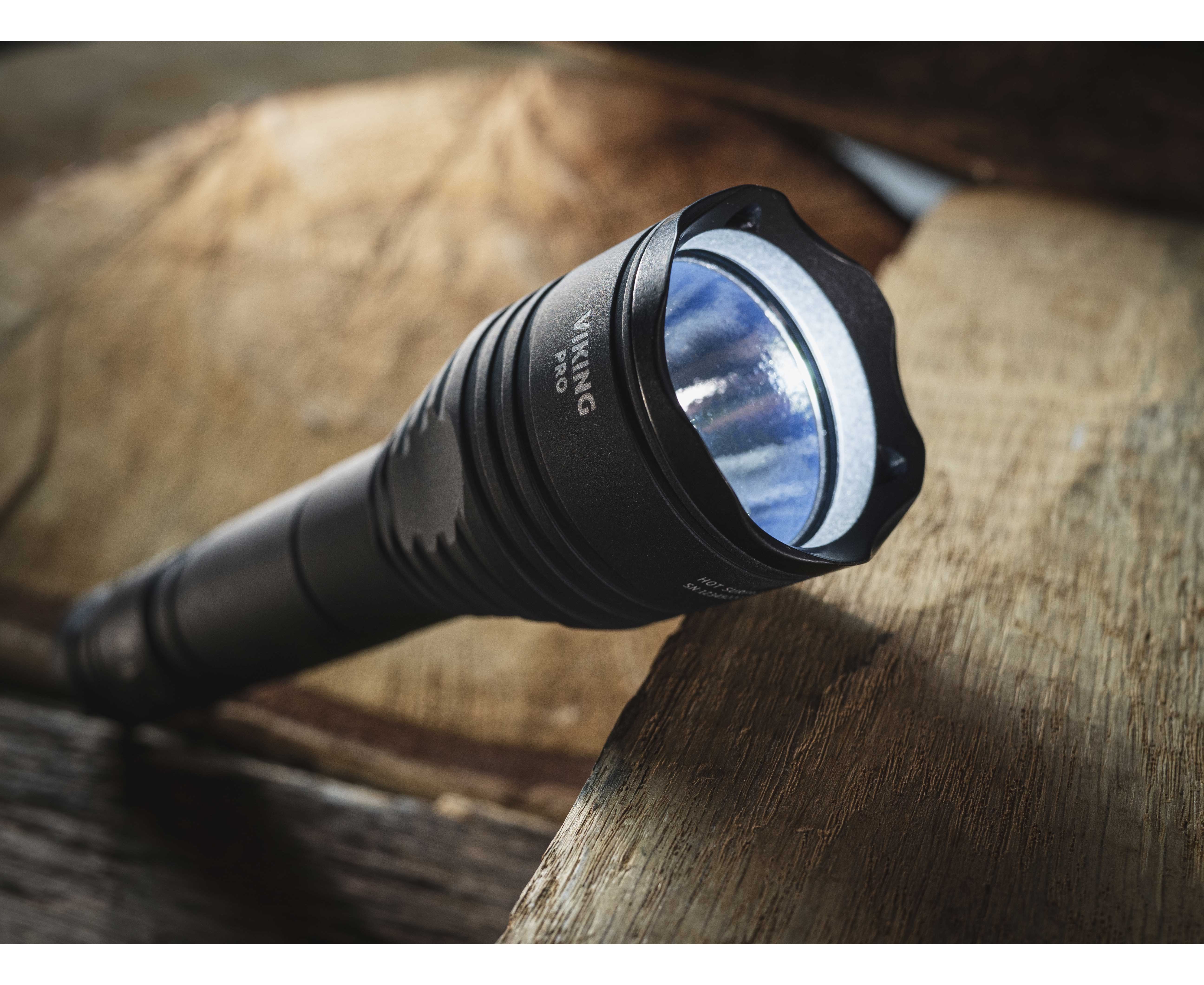 Фонарь тактический Armytek Viking Pro Magnet USB / XHP50.2/ Теплый / 2050 лм / 10°:80° / 1x18650 (в комплекте) — интернет-магазин «Комбат»
