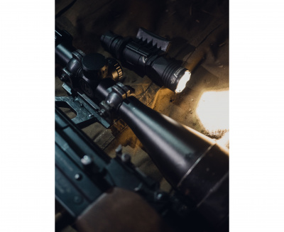 Фонарь тактический Armytek Dobermann Hunting Kit (Холодный свет) 1050 лм (фонарь+ 18650+ЗУ+ выносная кнопка+ магнитное подствольное крепление+ сетевой адаптер) — интернет-магазин «Комбат»