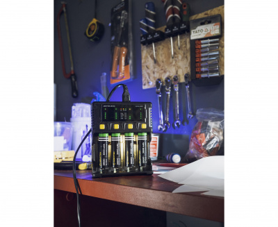 Зарядное устройство Armytek Uni C4 Plug Type-C Универсальное 4 канальное ЗУ / до 2A на канал / LED индикация + автоадаптер — интернет-магазин «Комбат»